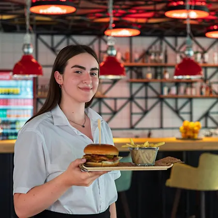 Hotel Marvel - Fully Renovated Free Access