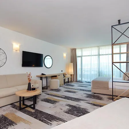 Marvel - Fully Renovated Free Access Hotel 4*