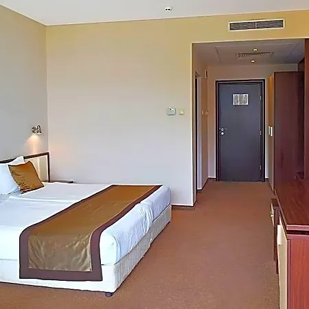 Marvel - Fully Renovated Free Access Sunny Beach